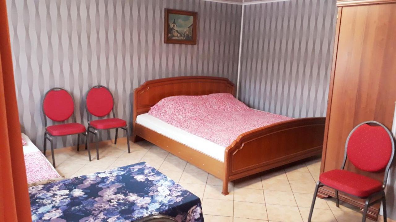 Ow Wilk - Pokoje I Domki Z Aneksami Kuchennymi, Parking, Plac Zabaw Łeba Exterior foto