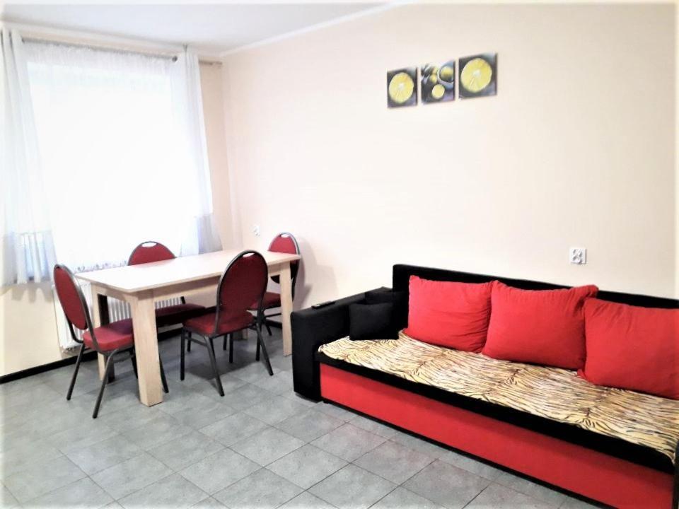 Ow Wilk - Pokoje I Domki Z Aneksami Kuchennymi, Parking, Plac Zabaw Łeba Exterior foto