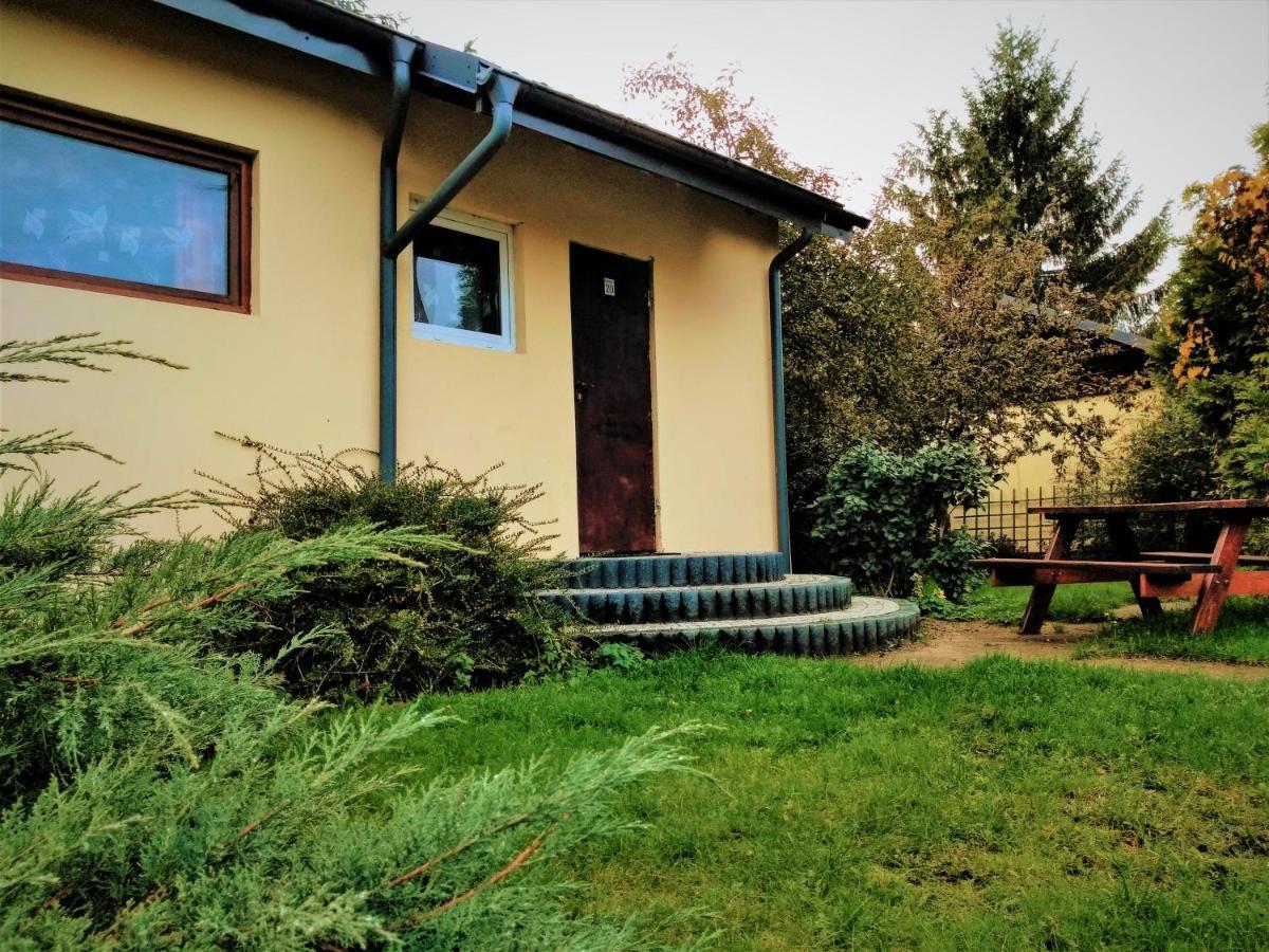 Ow Wilk - Pokoje I Domki Z Aneksami Kuchennymi, Parking, Plac Zabaw Łeba Exterior foto