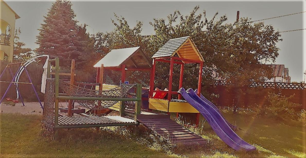 Ow Wilk - Pokoje I Domki Z Aneksami Kuchennymi, Parking, Plac Zabaw Łeba Exterior foto